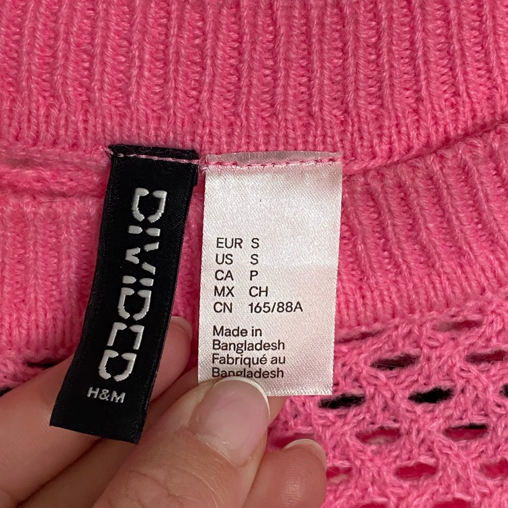 H&M// cropped short sleeve top// crochet// cotton// hot pink// women’s small - Picture 2 of 2